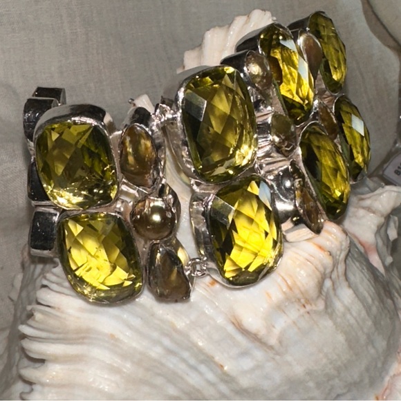 Sparkly Peridot + Citrine + Biwa Pearl multi-gem cluster statement cuff Bracelet - Picture 8 of 13